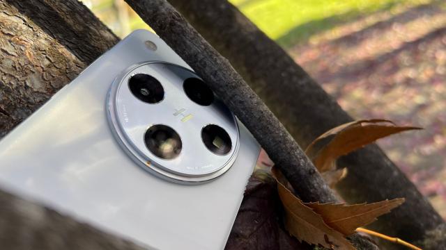 <b>Oppo Find X9 Pro posibil primul telefon din lume cu cameră periscop de 200 MP Samsung HP5 </b>Oppo se pregătește să rescrie regulile zoom-ului optic pe mobil, iar următorul său flagship, Find X9 Pro, ar putea fi primul smartphone lansat comercial cu un senzor periscop de 200 megapixeli, produs de Samsung. Este vorba despre 