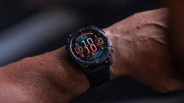 <b>RESIGILATUL ZILEI #75: Garmin fenix 8, 47mm – companionul ideal pentru drumeții, antrenamente și vacanțe fără griji</b>Suntem la episodul 75 din seria „RESIGILATUL ZILEI”, unde scoatem în față acele produse care merită fiecare leu — mai ales când vin cu reducere substanțială. Azi nu vorbim despre un telefon, ci despre un companion de încredere pentru aventurile tale