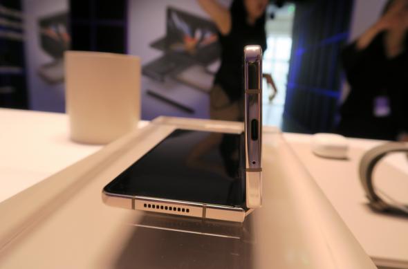 Samsung Galaxy Z Fold4 - Fotografii Hands-On de la evenimente: Samsung-Galaxy-Z-Fold-4_002.JPG