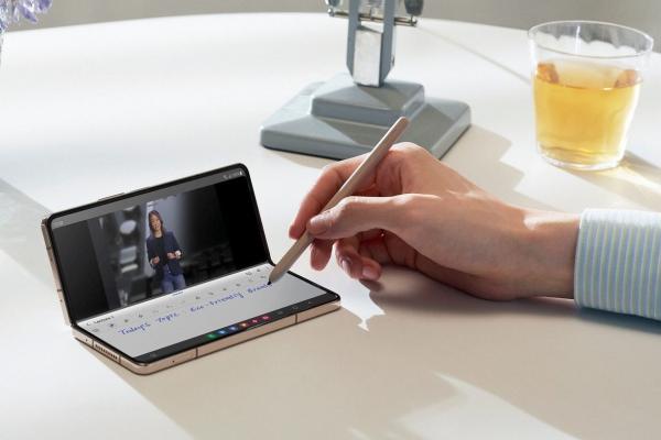 Samsung Galaxy Z Fold4 devine oficial! O mașinărie de multitasking, cu Android 12L, cameră actualizată și cel mai nou Snapdragon (Video hands-on)