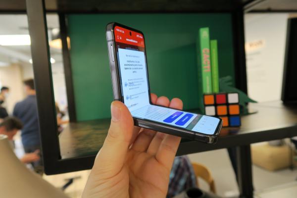 Samsung Galaxy Z Flip4 Hands-on: Pliabilul cu clapetă este actualizat, cu o balama mai discretă, pliu camuflat și Snapdragon 8+ Gen1 (Video)