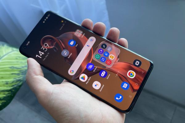 Am testat ColorOS 13 Beta + Android 13 pe OPPO Find X5 Pro! Multe schimbări vizuale, wallpaper Wellbeing, foldere mai mari și verificare comandă Glovo/Tazz din Always on Display