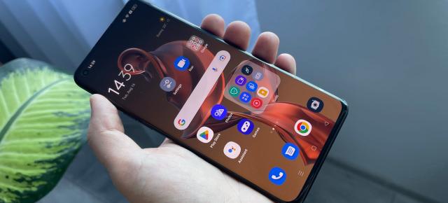 Am testat ColorOS 13 Beta + Android 13 pe OPPO Find X5 Pro! Multe schimbări vizuale, wallpaper Wellbeing, foldere mai mari și verificare comandă Glovo/Tazz din Always on Display