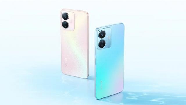 <b>vivo Y77e sosește cu baterie generoasă de 5000 mAh și module mari de cameră, a la ASUS Zenfone 9</b>vivo continuă cu lansările de telefoane de buget, iar cel mai nou exemplu este vivo Y77e care tocmai ce a debutat pe piața din China, asta la o lună distanță de la sosirea modelului Y77. Sunt ceva schimbări între cele două, printre care