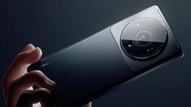 <b>Xiaomi 12S Ultra ar putea debuta până la urmă la nivel global (Zvon)</b>Luna trecută debuta seria de telefoane flagship Xiaomi 12S în China. O parte din modele au ajuns și pe plan local, inclusiv Xiaomi 12S Ultra, însă nu pe cale oficială. Încă de la debut se vehiculează că ele nu ar debuta la nivel global, însă zvonacul