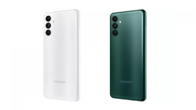 <b>Samsung Galaxy A04s, poate cel mai ieftin telefon Samsung din 2022 îşi dezvăluie specificaţiile, imagini oficiale</b>Unul dintre cele mai ieftine telefoane pe care Samsung le pregăteşte pentru lansare în 2022 este Galaxy A04s, care tocmai a avut parte de o scăpare. E una detaliată, cu specificaţii, fotografii oficiale şi chiar preţ pentru piaţa europeană

