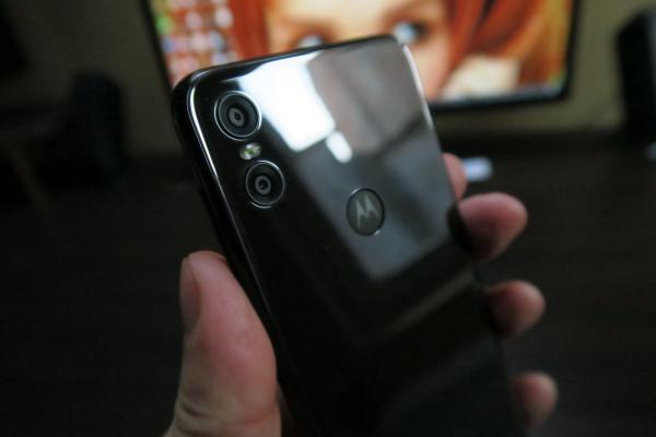 Motorola One: Camera nu filmează rău şi are culori bine calibrate