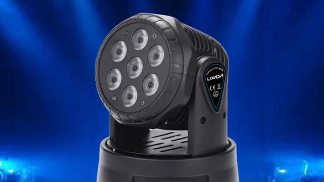 <b>TomTop ne pregătește de party! Iată un reflector LED ideal pentru o petrecere de neuitat</b>Dacă aveți în plan să vă transformați casa pentru o petrecere viitoare, musai trebuie să instalați și un reflector de LED-uri colorate care să se miște în ton cu muzica. De regulă asemenea accesorii sunt destul de scumpe pe plan local