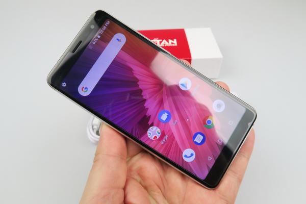 iHunt Titan P6000 Power: Hardware de battery phone tipic, old school