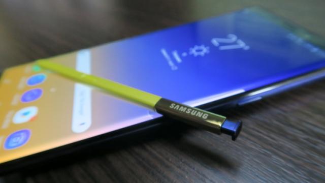 <b>Turul Magazinelor #566: Cel mai bun preț la Galaxy Note 9, trotinetă electrică și laptop Core i5 sub 2000 lei</b>Turul Magazinelor este din nou aici, în variantă întregită, iar de această dată avem pentru voi prețuri excelente la Galaxy Note 9, dar și la un laptop cu procesor Core i5. Am găsit și o trotinetă foarte accesibilă, două telefoane 