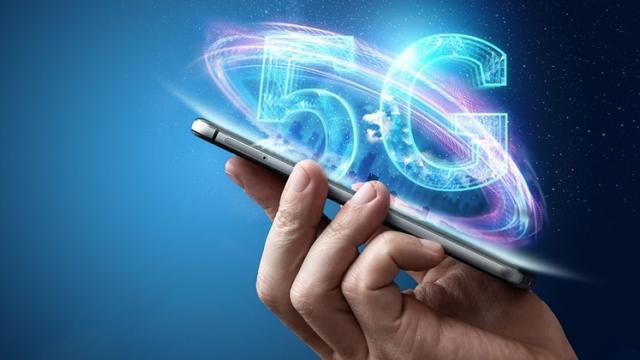 <b>Honor va lansa primele sale telefoane 5G în trimestrul 4 al acestui an, dacă totul merge bine</b>În ultimele săptămâni nu am fost foarte siguri nici măcar că Honor 20 şi 20 Pro vor mai ajunge să fie lansate oficial, dar iată că Honor se gândește în continuare la planurile de viitor. Mai nou oficialii companiei au indicat că pregătesc 