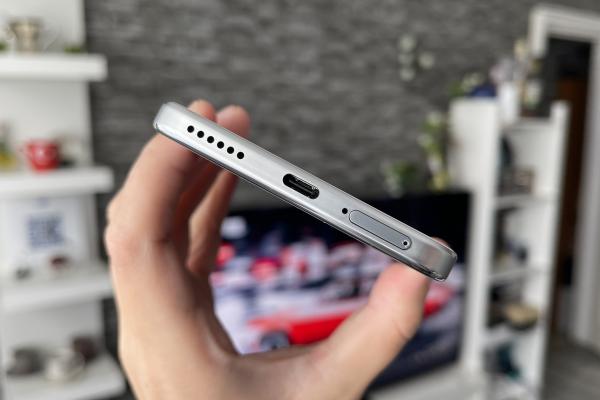 Huawei nova 12 SE: Conectivitate suficientă pentru midrange, cu limitările inevitabile