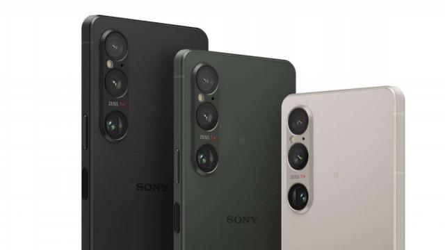 <b>Sony Xperia 1 VI a debutat! Flagship-ul are un ecran mai lat, procesor Snapdragon 8 Gen 3, zoom îmbunătățit</b>Ziua de 15 mai marchează debutul oficial al flagship-ului Sony pe 2024. E vorba despre Xperia 1 VI, camera-phone cu procesor Qualcomm de top sub capotă care va concura cu cele mai tari telefoane de top din acest an. Apar diferențe față de predecesor