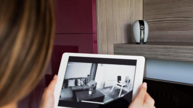 <b>Ai camera "baby monitor" pentru copil? Eşti predispus la hacking şi vulnerabilități; 100 de milioane de terminale afectate</b>Cunosc destul de multă lume care are camere tip "baby monitor", pentru a îl supraveghea pe cel mic, a vedea dacă respiră bine, dacă doarme bine, dacă are nevoie de părinţi. Se pare că aceste camere nu sunt întotdeauna securizate bine