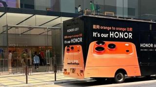 Honor ironizează iPhone 17 Pro într-o reclamă care aprinde internetul