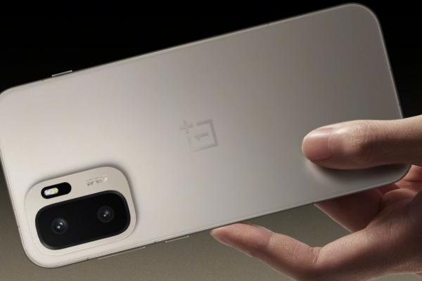   OnePlus Ace 6 Ultra apare în imagini oficiale înainte de debut; Design Metal Storm și focus pe gaming
