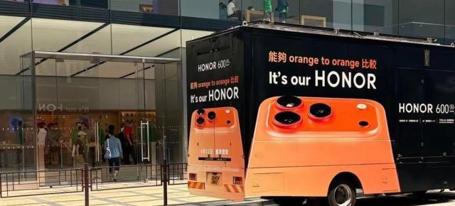 Honor ironizează iPhone 17 Pro într-o reclamă care aprinde internetul