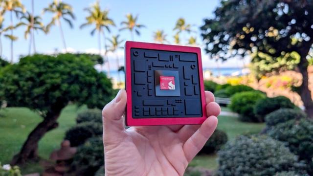 <b>Snapdragon 8 Elite Gen 6 ar putea marca o schimbare de furnizor; Samsung reintră în discuții pentru cipurile flagship Qualcomm</b>Viitorul chipset flagship Snapdragon 8 Elite Gen 6 ar putea marca o schimbare importantă de strategie pentru Qualcomm. Potrivit unor informații recente, CEO-ul companiei, Cristiano Amon, a fost văzut în Coreea de Sud pentru discuții cu Samsung, axate 