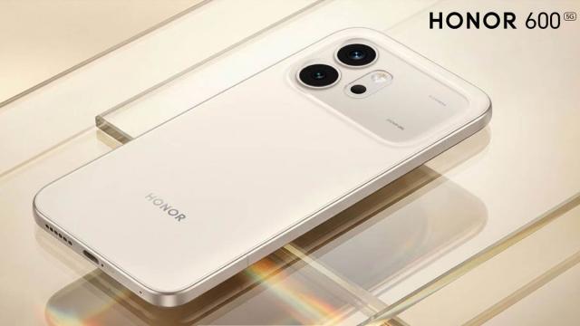 <b>Preț și disponibilitate HONOR 600 în România</b>Alături de HONOR 600 Pro, a debutat recent și HONOR 600, model midrange atractiv prin faptul că păstrează aceleași linii de design cu ale variantei Pro din serie. A început să fie listat pe site-urile retailerilor din România, iar în cadrul acestui
