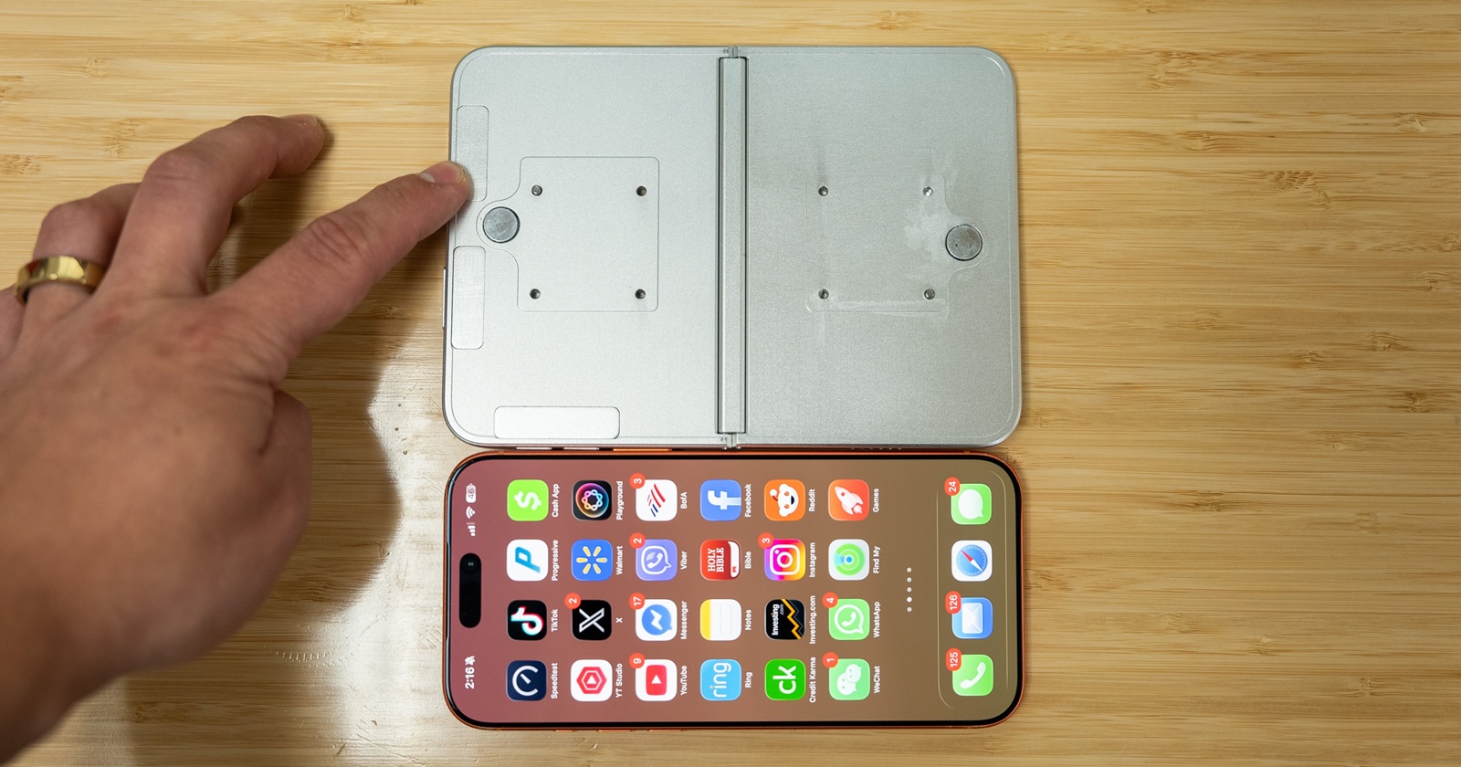 iPhone Ultra apare în noi machete dummy și e comparat cu iPhone 18 Pro / Pro Max și iPad Mini