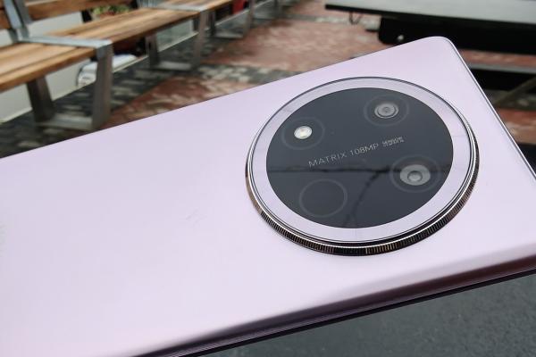 HONOR Magic7 Lite: Camera principală merge de un vlogging la Târgul de Crăciun Laminorul