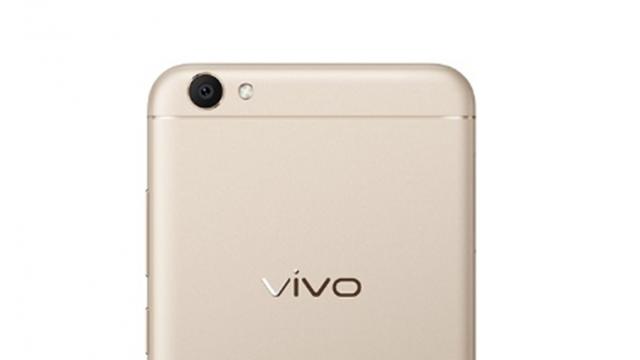 <b>Vivo Y67 debutează oficial, drept un nou telefon cu cameră frontală de 16 MP</b>Nu am mai auzit de mult timp despre Vivo, companie de origine chineză care încă mai lansează produse aparent. Cel mai nou smartphone adus pe piață de această companie este modelul Y67 - un selfie phone ce ne pune la dispoziție o cameră frontală