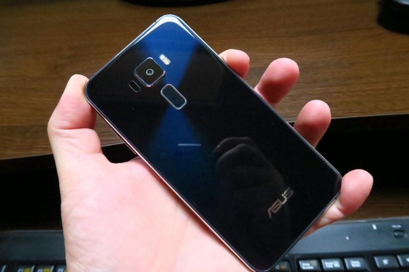 ASUS ZenFone 3 (ZE520KL) - Fotografii Hands-On: Asus-ZenFone-3_010.JPG