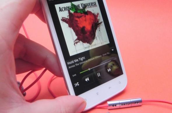 Review HTC Sensation XL - un HTC Titan cu Android și poate chiar mai puțin de atât (Video): htc_sensation_xl_review_mobilissimo_ro_08.jpg
