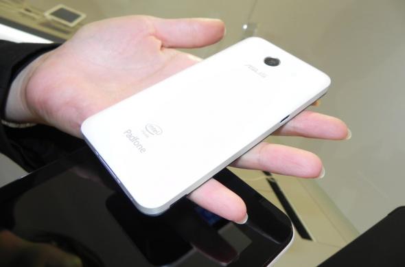 ASUS PadFone Mini (Intel) hands on preview: Padfone-ul pentru publicul de masă, noul Zen UI cucerește (Retro MWC 2014 - Video): dscn5092jpg.jpg