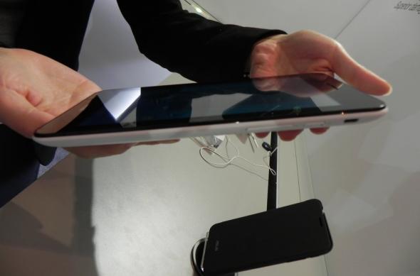 ASUS PadFone Mini (Intel) hands on preview: Padfone-ul pentru publicul de masă, noul Zen UI cucerește (Retro MWC 2014 - Video): dscn5086jpg.jpg