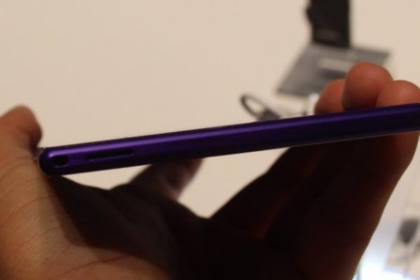 IFA 2013: Sony Xperia Z Ultra hands on - cu mâna pe un smartphone gigant (Video)
