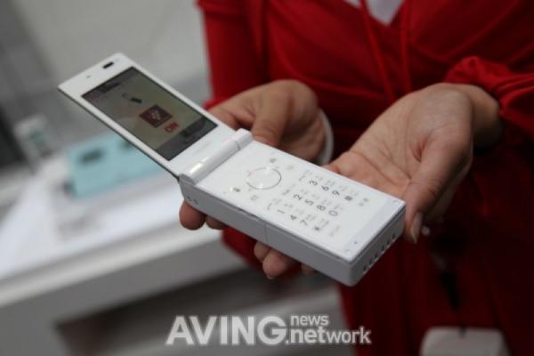 Telefonul care omoara virusi, expus la CEATEC 2010