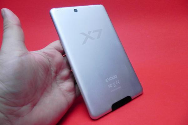 Evolio X7 Review: tabletă slim, rezoluție ridicată, un câștigător de 7 inch (Video)