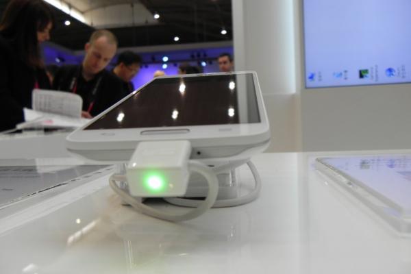 MWC 2014: LG L90 hands on preview - un telefon low end cu KitKat și construcție solidă (Video)