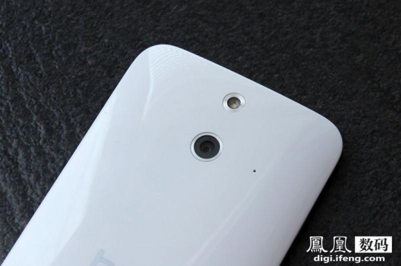 HTC One (E8) are cea mai originală cutie inventată vreodată: poate fi folosită ca lampă; Iată și imagini hands on cu telefonul!: 30_1jzotxpuf.jpg