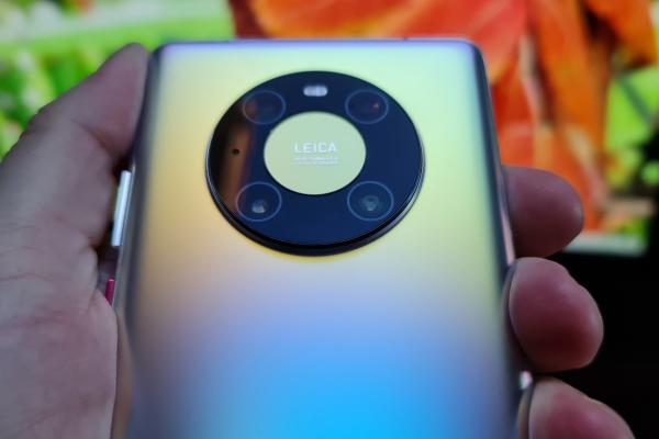 Huawei Mate 40 Pro Unboxing: uşor de recunoscut de la distanţă, upgrade de zoom, filmare + procesor de 5 nm Kirin 9000