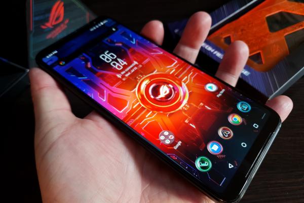ASUS ROG Phone 3: Display care setează standardul pentru telefoanele de gaming