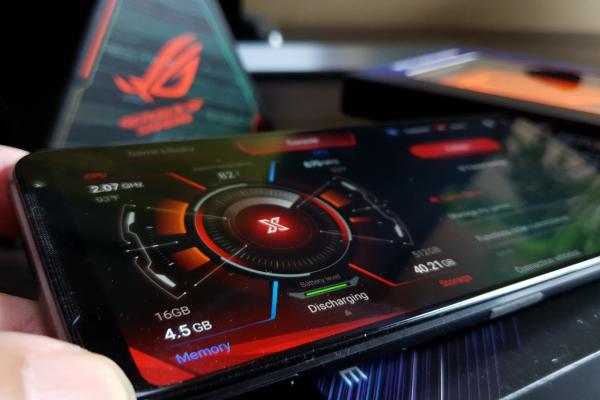 ASUS ROG Phone 3: Benchmark-uri de podium sau coroană, cu sacrificiu termic