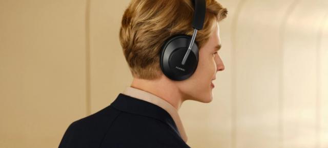 Huawei prezintă căștile wireless FreeBuds Studio, model over-ear premium cu sistem ANC avansat și 24 ore autonomie 