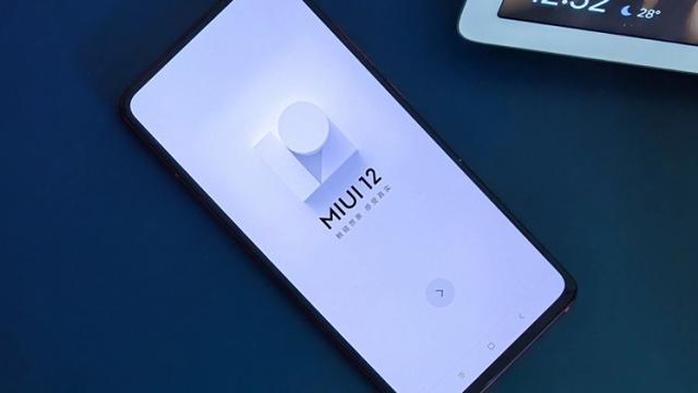 <b>Xiaomi aduce multe îmbunătățiri odată cu MIUI 12 - acum și o nouă interfață de vizualizare a aplicațiilor recente</b>Xiaomi este una dintre puținele companii chineze ce furnizează actualizări software regulate pentru utilizatorii săi. De asemenea, aceasta se bucură de o popularitate enormă și pe meleagurile românești. Potrivit ultimelor rapoarte, compania testează