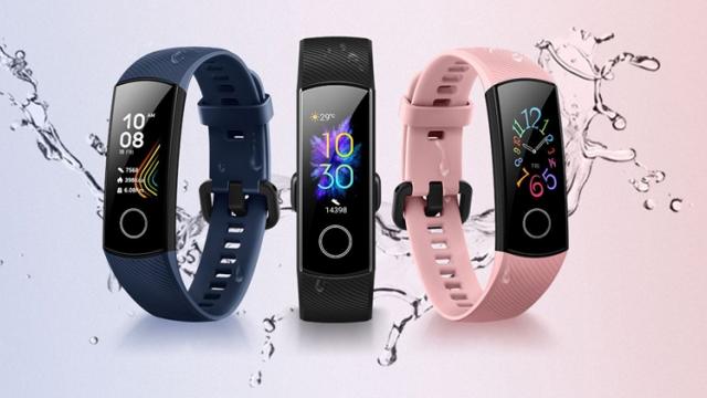 <b>Honor Band 5, brățară fitness cu SpO2 și autonomie de până la 2 săptămâni primește reducere pe TomTop și se livrează din depozit european</b>Ofertele continuă pe site-ul retailerului TomTop care în această perioadă a dat startul și campaniei Single's Day (11.11), o sărbătoare importantă din China, poate chiar mai mare decât Black Friday