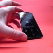 Review Samsung Omnia 7 - Cel mai bun telefon Windows Phone 7? Recenzia Samsung Omnia 7 are răspunsul! (Video)