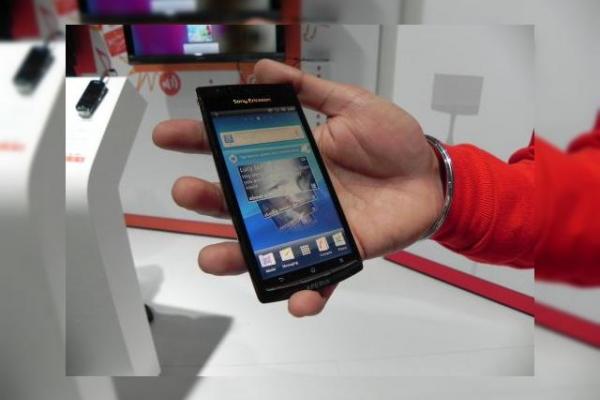 MWC 2011: Sony Ericsson Xperia Arc, bazat pe tehnologia Bravia (Video)
