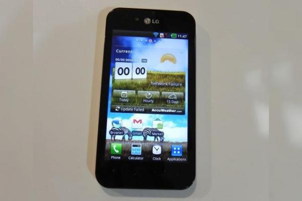 MWC 2011: LG Optimus Black, primul telefon cu cameră frontală performantă analizat În Barcelona (Video)