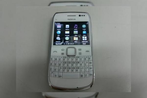 Nokia E6-00 Își face apariția pe web În imagini, clipuri video, plus câteva specificații (Video)