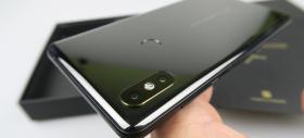 Xiaomi Mi MIX 2S Unboxing: Spate ceramic şi puterea lui Snapdragon 845, cu dedicaţie de la fondatorul Xiaomi (Video)