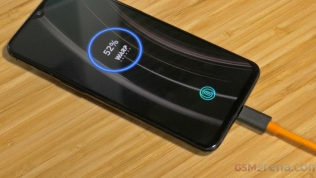 <b>OnePlus 6T vs. OnePlus 6T McLaren Edition într-un test de încărcare rapidă; Aflăm ce ne rezervă noua tehnologie Warp Charge 30 </b>Începutul acestei săptămâni ne-a adus și lansarea lui OnePlus 6T McLaren Edition, o versiune specială a flagship-ului chinez din acest an care pe lângă câteva modificări la capitolul look a venit și cu un boost hardware. Astfel, avem de această