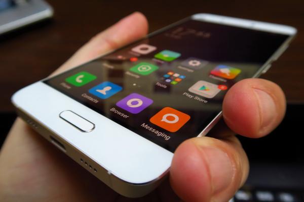 Xiaomi Mi 5: Design la nivel de Galaxy S7, în plus cu o angularitate plăcută