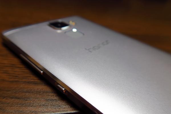 Huawei Honor 7: Design în stil luptător de K1 - solid, dar nu arătos