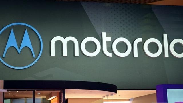 <b>Cutia noului flagship Motorola este dezvăluită; Telefonul vine cu Snapdragon 888 și va debuta curând</b>La începutul acestei luni a avut loc evenimentul de lansare Qualcomm în cadrul căruia a fost prezentat noul Snapdragon 888. Acesta va fi procesorul regăsit pe multe telefoane de top din 2021, iar mai mulți producători și-au arătat deja interesul pentru
